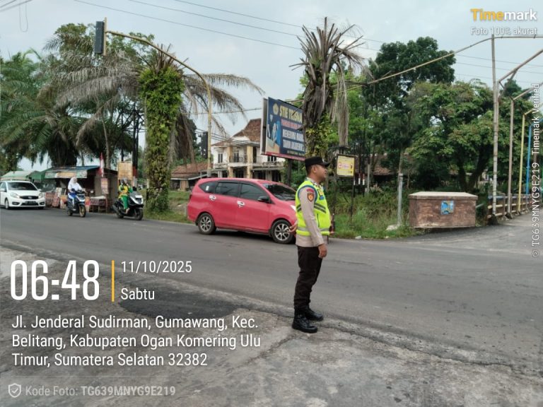 POLISI ‘SENTUH’ PAGI DI BELITANG I: Strong Point Polsek Urai Simpang Padat Jelang Jam Sekolah