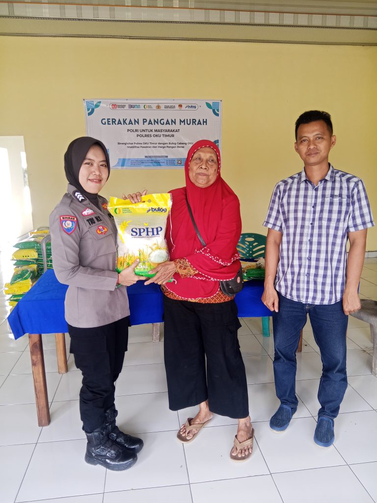 “Jaga Stabilitas Harga, Polsek Belitang I Rutin Salurkan 1,5 Ton Beras SPHP Setiap Minggu”